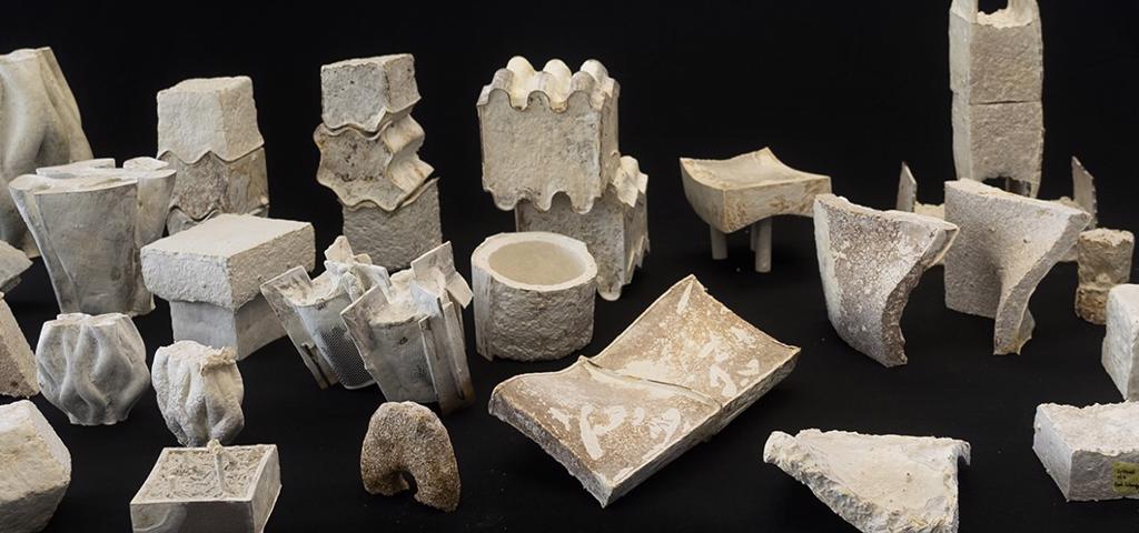 Biodegradable building blocks using fungus